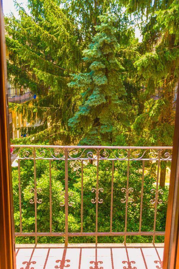 Green Apartment Boedapest Buitenkant foto